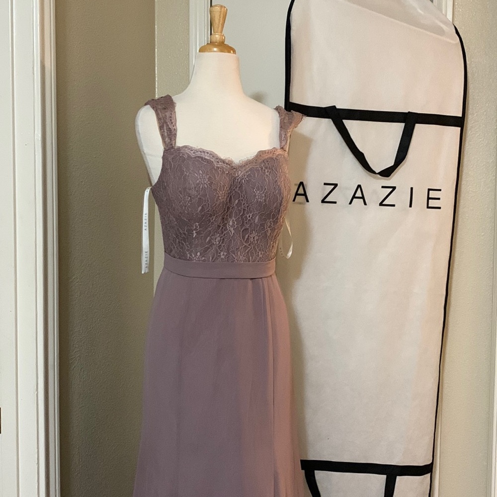 Very nice dresses in excellent condition I only used it on one occasion